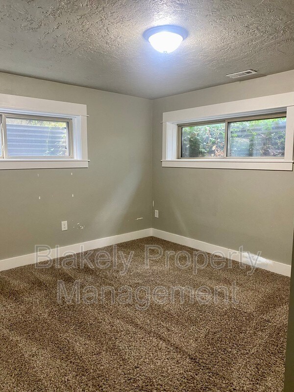 Building Photo - 1541 Marilyn Cir