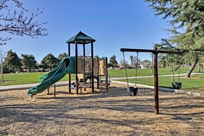 Building Photo - 1437 Promenade Cir