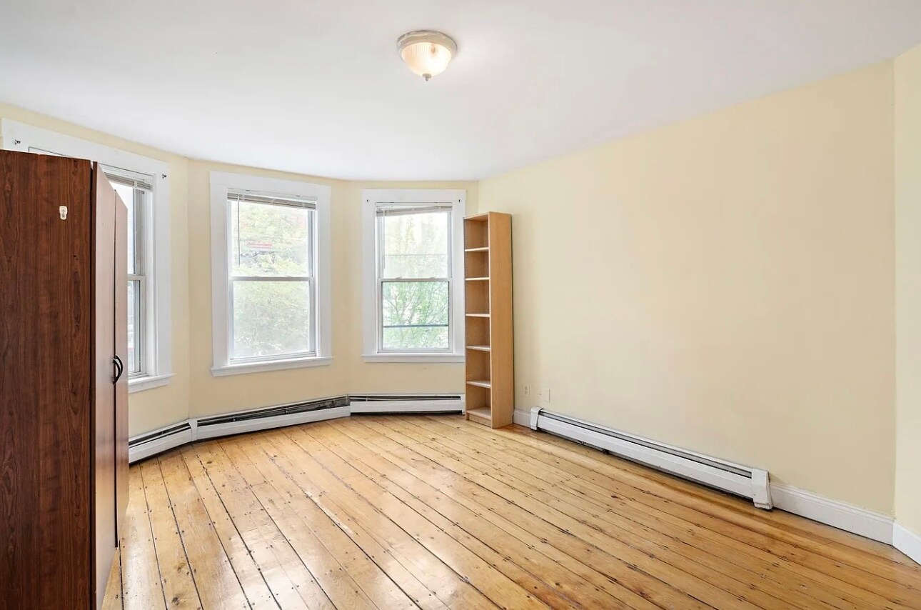 Building Photo - 65 Pleasant St