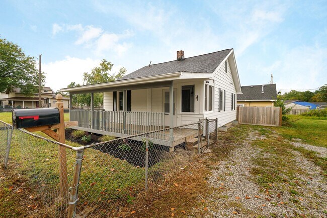 Building Photo - 2220 Sale Rd