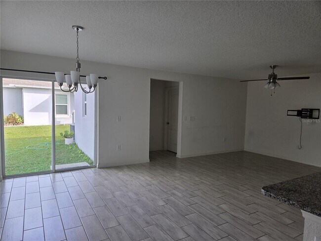 Building Photo - 4668 Glencrest Loop