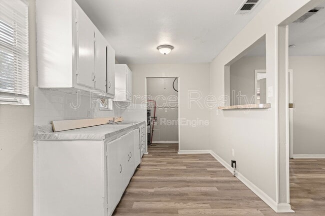 Building Photo - 4404 Pecan Ln