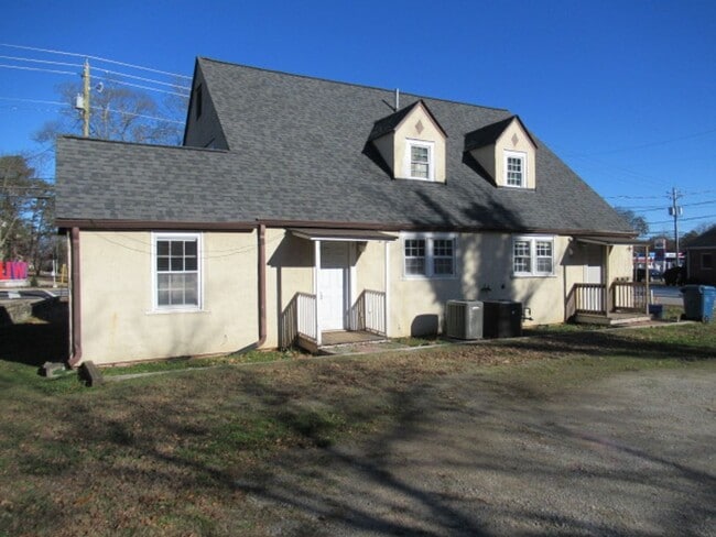 Building Photo - 1404 Maple St