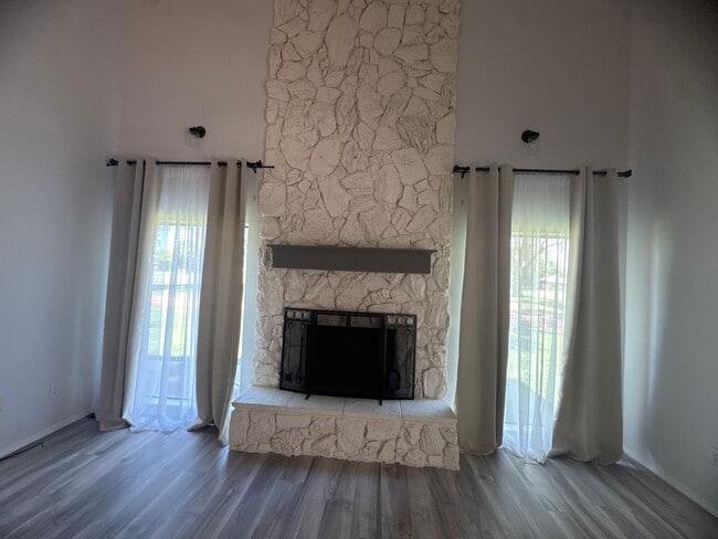 Building Photo - Two-story, four-bedroom, three-bathroom ho...