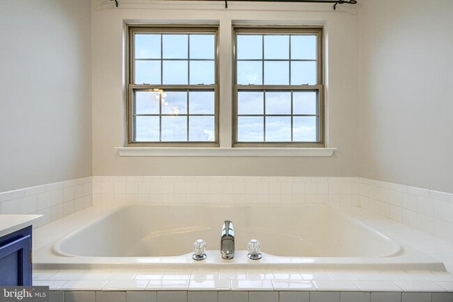 Building Photo - 8 Katurah Ln