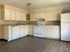 Building Photo - 2101 W Mallon Ave