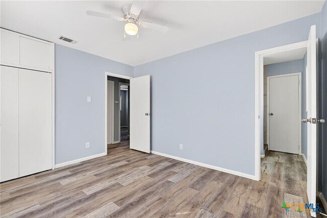 Building Photo - 1305 Arkansas Ave