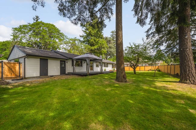 Building Photo - Beautifully updated 3 bed 3 bath Steilacoo...