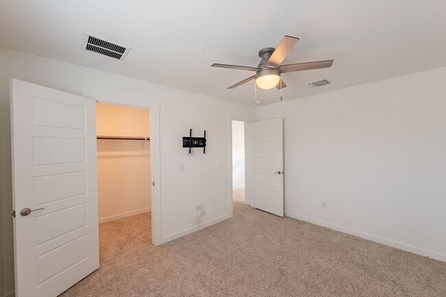 Building Photo - Modern 4 bedroom, 3 bathroom home in Canta...