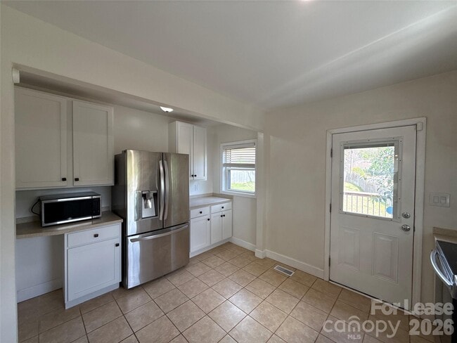 Building Photo - 2520 Brentwood Pl