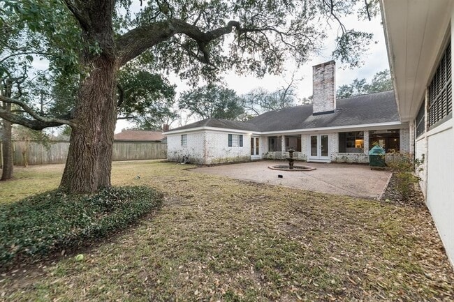 Building Photo - 1550 Continental Ln