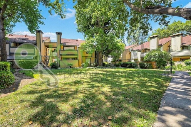 Building Photo - 600 Del Verde Cir