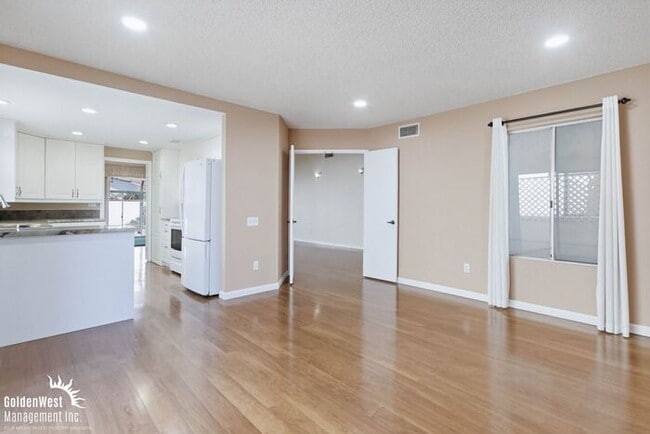 Building Photo - Beautiful 3Bdm 2Ba Home with Scenic Views in Rancho Peñasquitos!