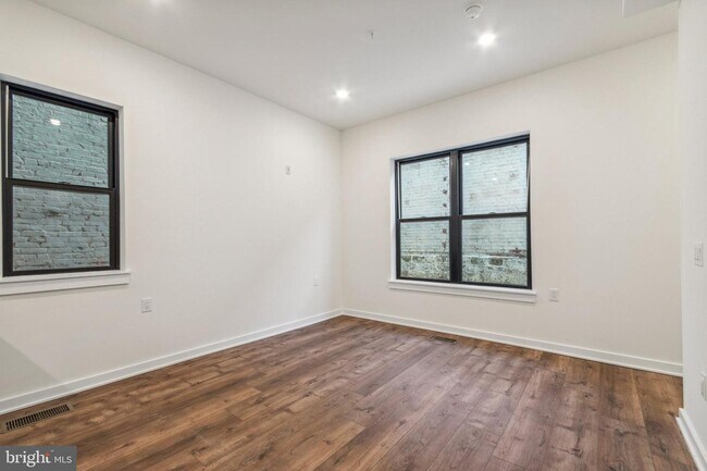 Building Photo - 6211 Woodbine Ave