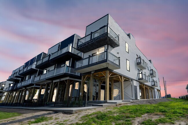 Building Photo - 805 Avenue K