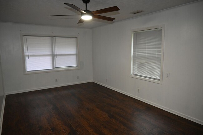 Building Photo - 2031 Wellborn Dr