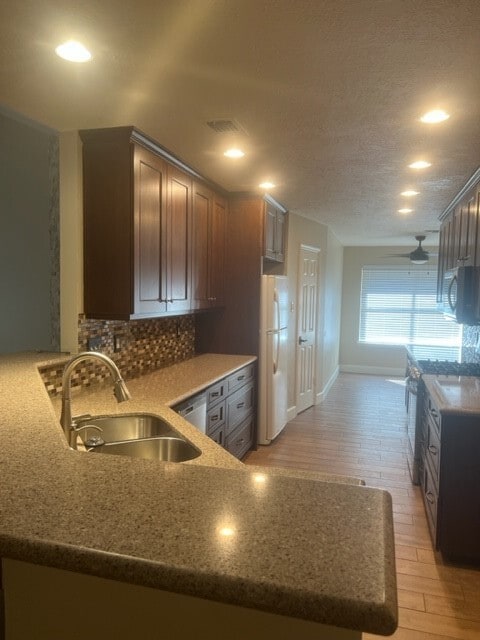 Building Photo - 3019 Cloverdale Dr