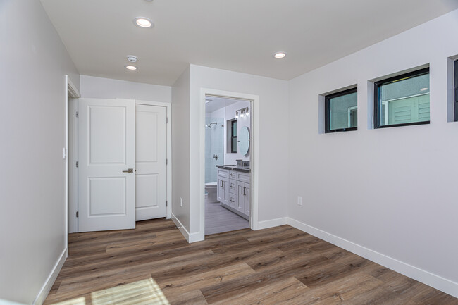 Main bedroom - 1849 N Hollywood Way