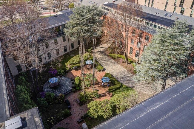 Building Photo - 555 S Water St