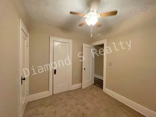 Building Photo - Charming Bungalow-Style Home Available Now