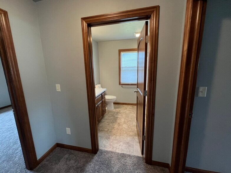 common-bathroom-entrance - 1454 Chickory Ct