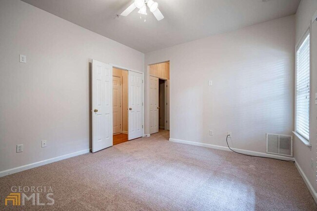 Building Photo - 1732 Highlands View Dr