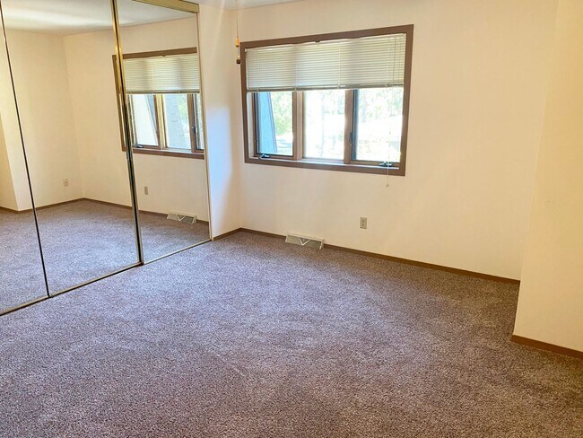 Building Photo - 4-Plex Located