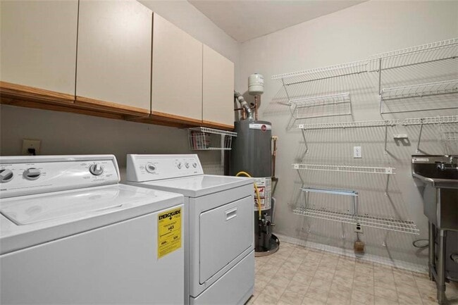 Building Photo - 1213 Club Walk Dr NE