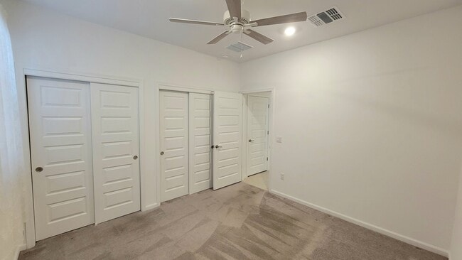 Building Photo - 7152 W Vineridge Dr