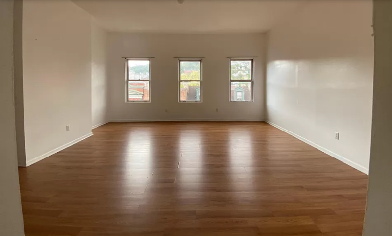 Primary Photo - 1407 E Carson St