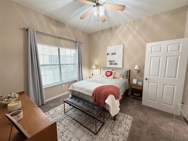 Building Photo - 6607 Brodie Ln