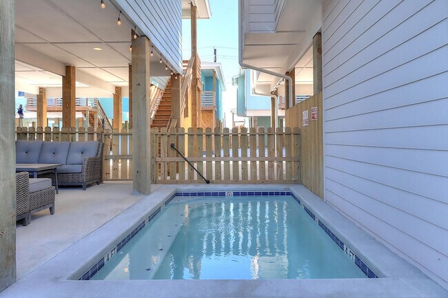 Building Photo - 527 Sand Burr Ln