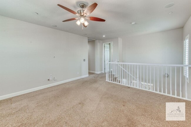 Building Photo - Beautiful 4 bedroom home on the Golf Course!