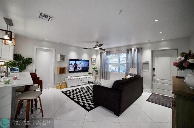 Building Photo - 327 Lancaster St