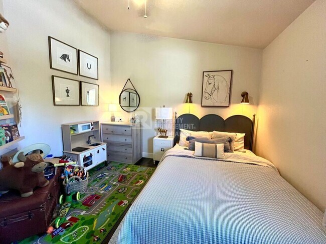 Building Photo - 3640 Inspiration Dr