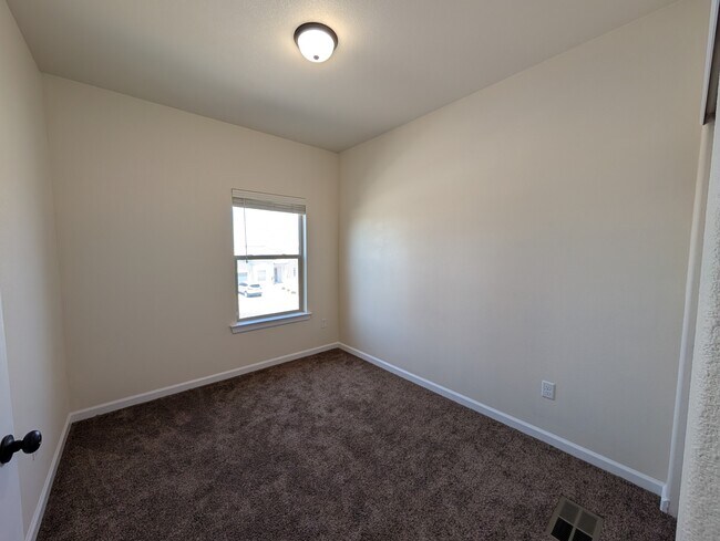 Building Photo - 1116 Nickel Hl Ave