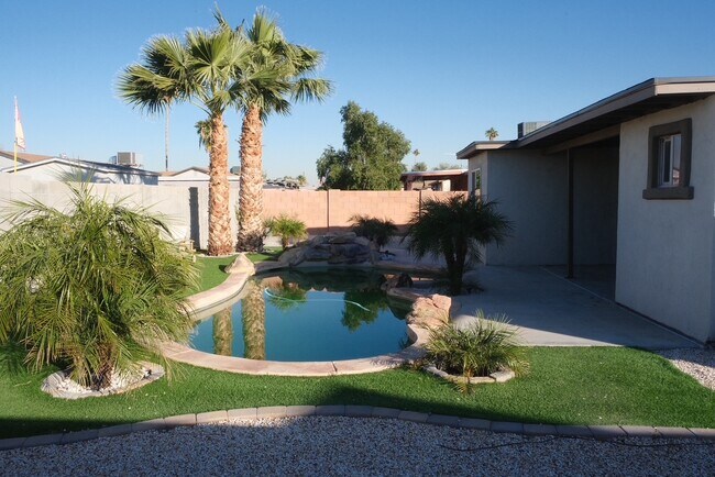 Building Photo - 7970 W Elm St