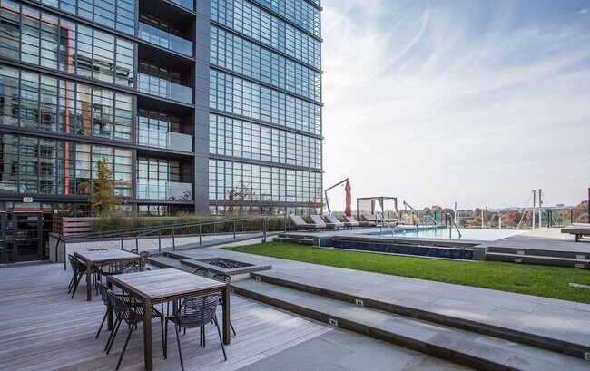 Building Photo - 1 Bed Plus Den 1 Bath! Pets Welcome! Pool!