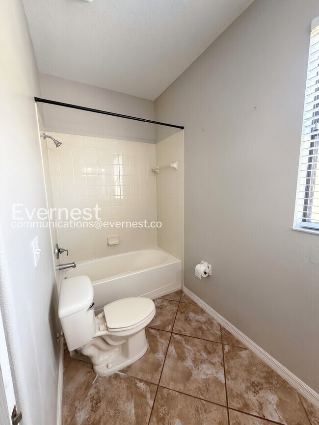 Building Photo - 4 Bed & 3 Bath Home with Fenced Yard and Modern Amenities / Voucher Accepted / No Pets Allowed / ...