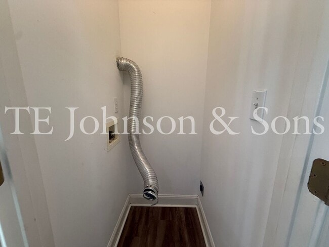 Building Photo - Spacious 3BR Home with Vaulted Ceilings, Gas Logs & Two Car Garage in Winston-Salem