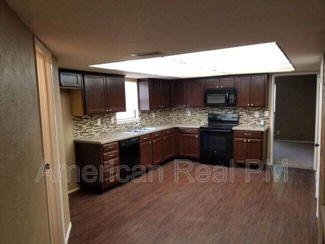 Building Photo - 801 Wood Glen