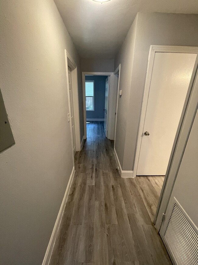 Building Photo - 2050 W 40th St