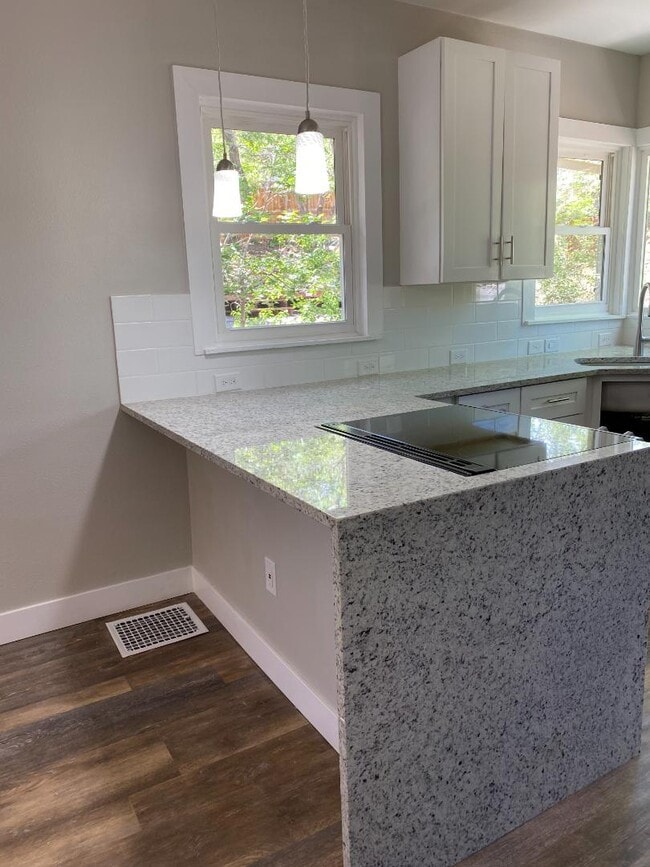 Building Photo - 618 W Pikes Peak Ave