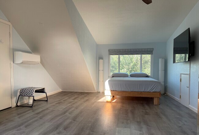 Building Photo - 16979 East Ln