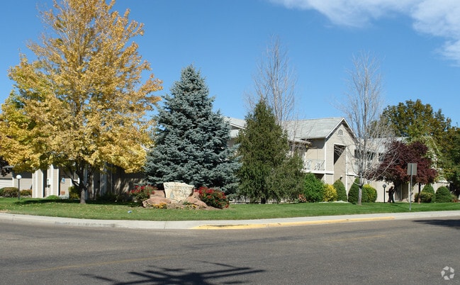 Primary Photo - Silverwood Apartments