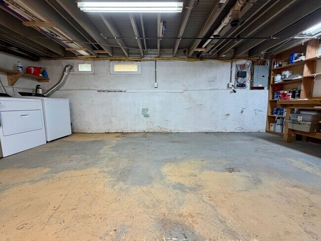 Building Photo - 25 N Concord Rd
