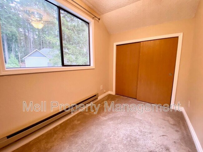 Building Photo - 2370 E Phillips Lake Loop Rd