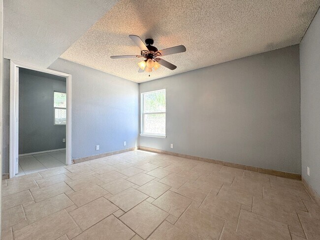 Building Photo - West El Paso 4 Bed/2Bath