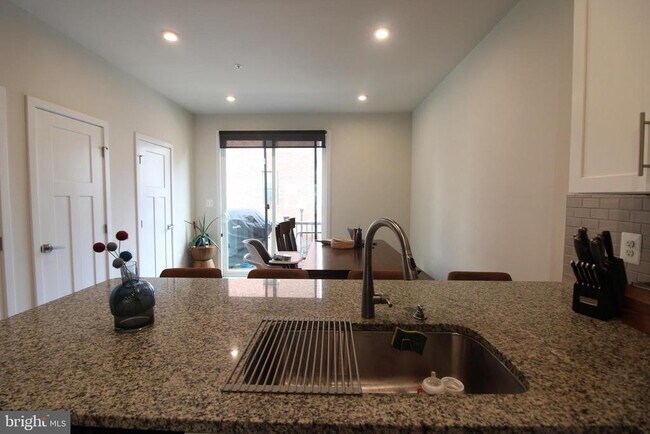 Building Photo - 6210 Monitor St