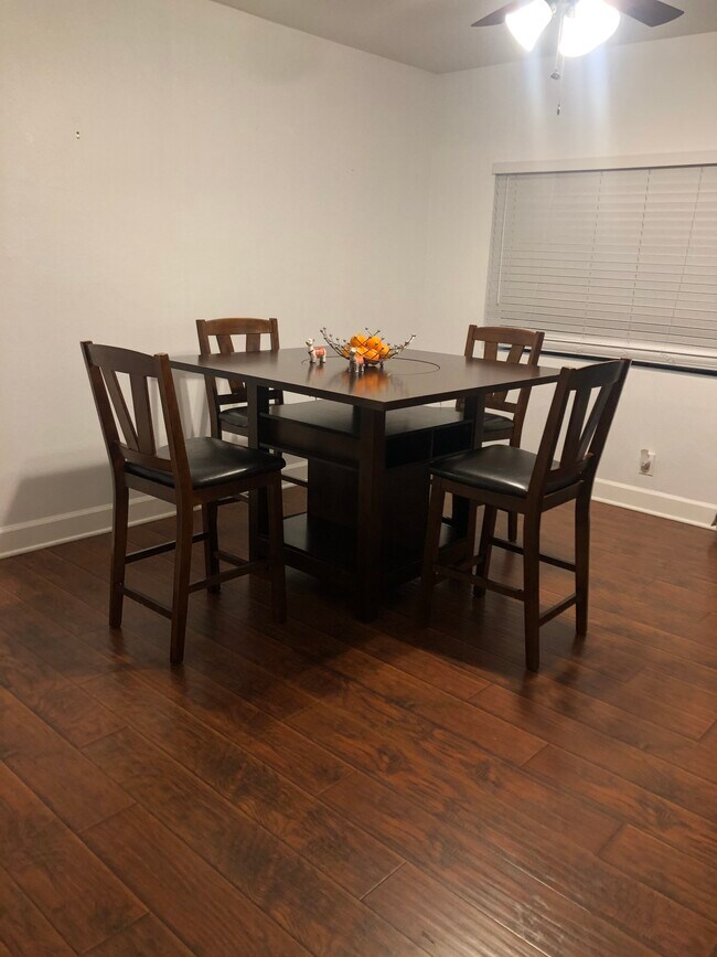 Building Photo - 14331 Cedarwood St